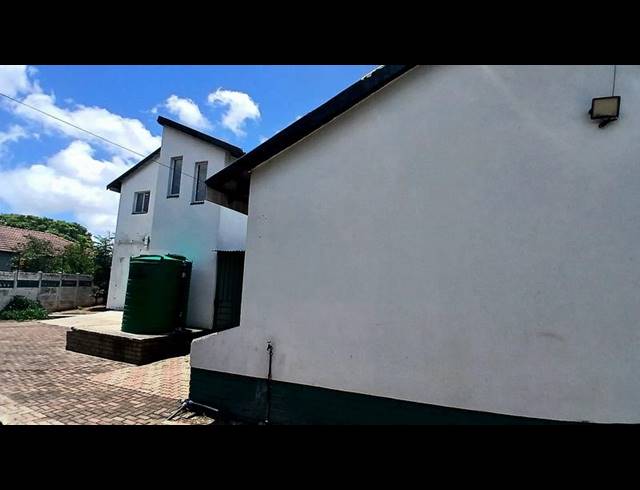 5 BEDROOM HOUSE FOR SALE IN FLORA PARK